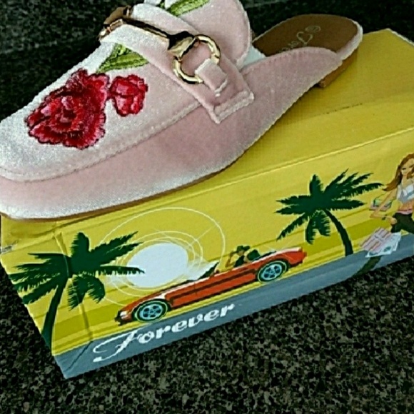 ❇️New Velvet  Floral Mules! - Picture 5 of 7